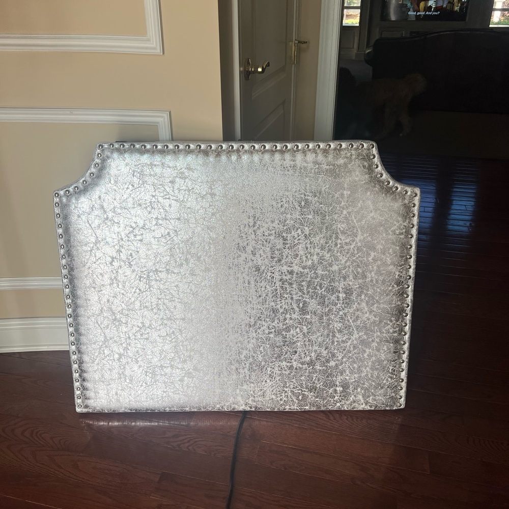 Dormify exclusive headboard